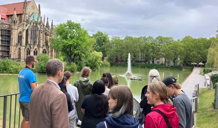 Feuersee Stuttgart mit Schlossrealschule und ParKli